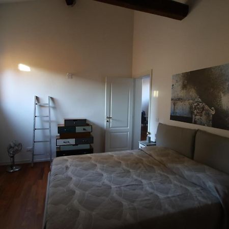 Charme Appartamento Immerso Tra Le Mura Bolognesi Luaran gambar